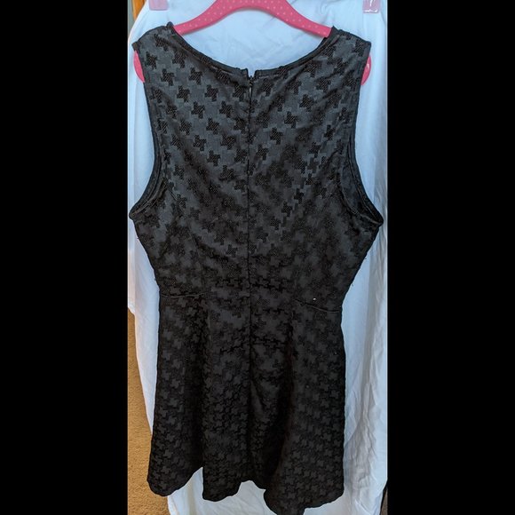 🐰🎀 Tyche USA Black Houndstooth Sleeveless Bodycon Dress Size 2 - Picture 6 of 6